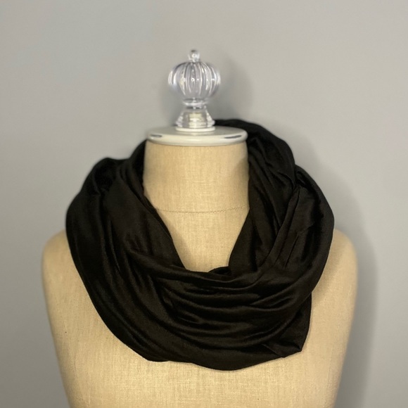 Beyond Yoga Hidden Pocket Infinity Scarf - Picture 3 of 6